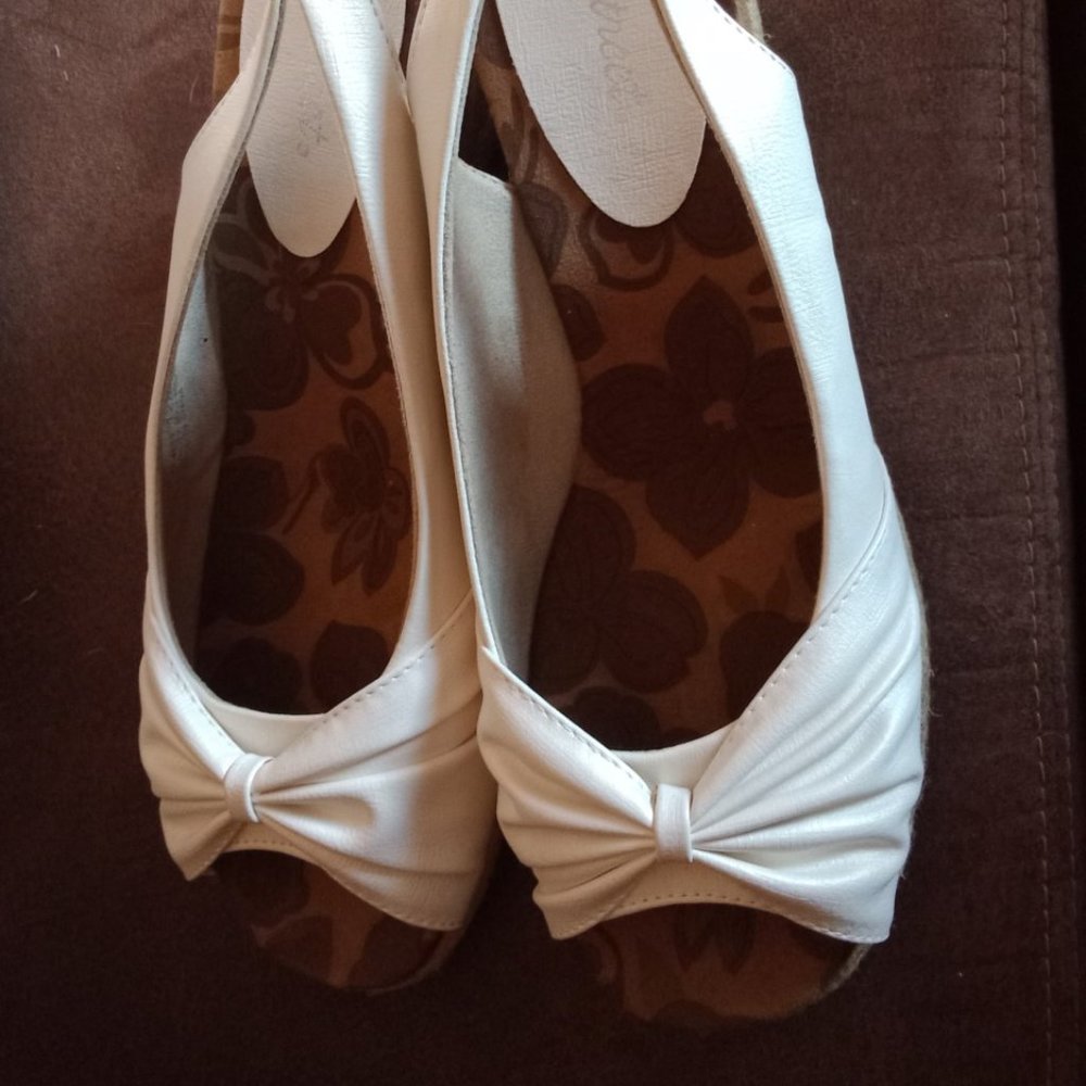 Size 12 Easy Street Womens Sandals